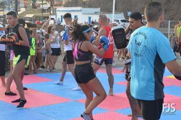 Exhibición del Club Kick Boxing en el muelle de Melenara (Foto Francisco Javier Santana)